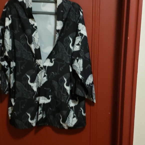 MEN'S BLACK FLORAL PANCHO SIZE LARGE - Picture 3 of 13